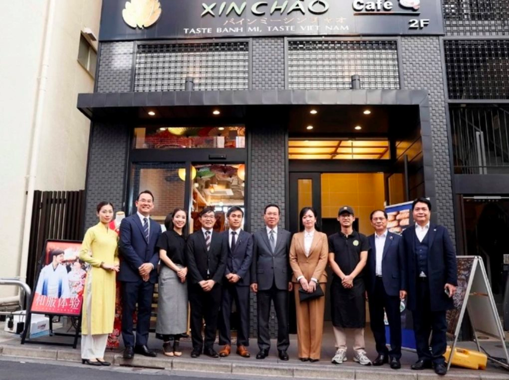 Hàng bánh mì Việt Nam tại Nhật vừa được Chủ tịch nước Võ Văn Thưởng và Phu nhân đến thăm: Sau 7 năm bán tại Nhật đã có 15 cửa hàng, doanh thu tăng 170%/năm - Ảnh 2.