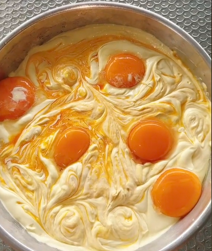 Công thức "kem trộn trứng gà độc lạ" trên TikTok khiến BS rùng mình: Cẩn thận vi khuẩn phát triển trên da- Ảnh 5.