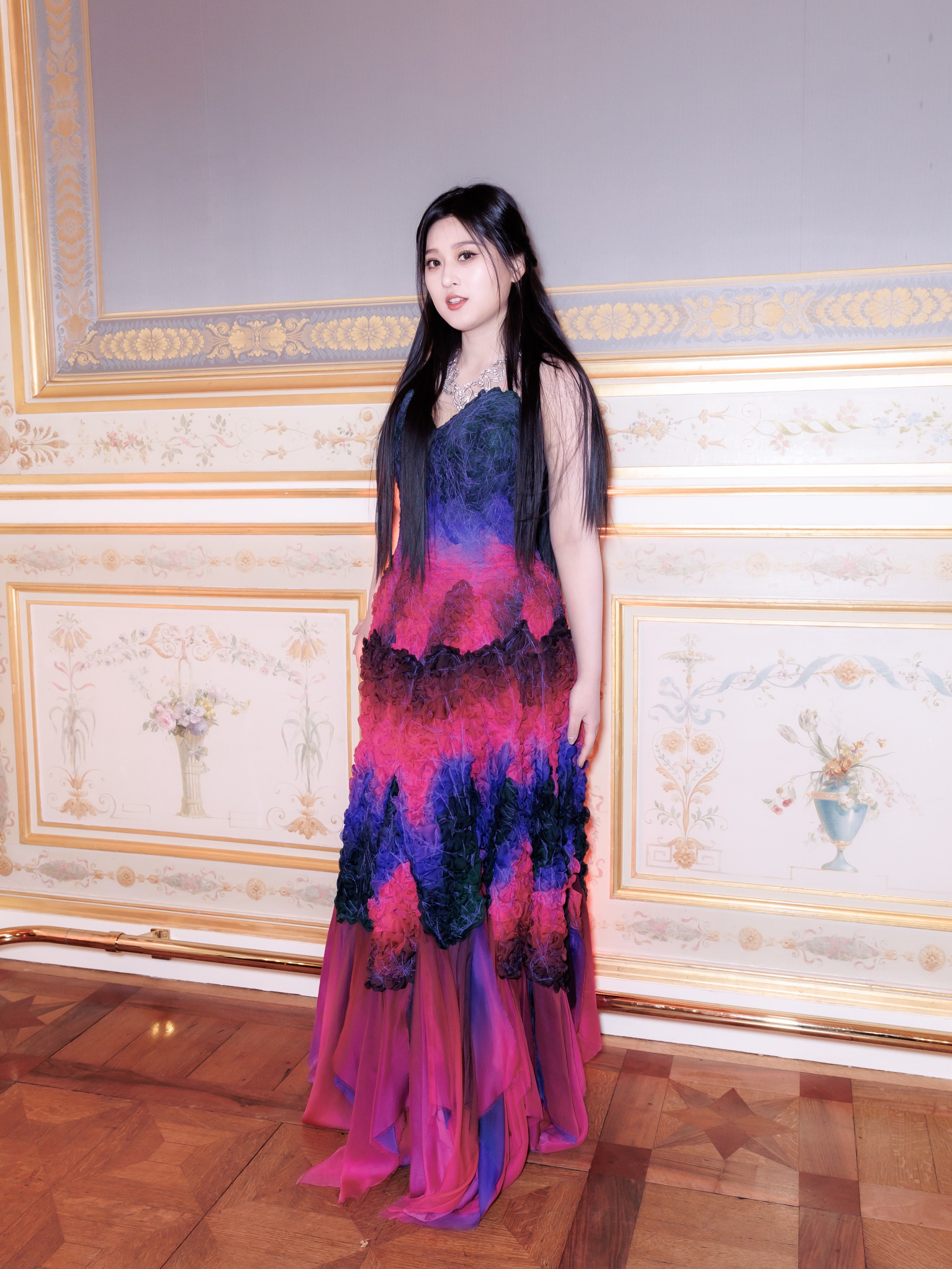 Thiên kim xứ Trung tại Le Bal 2023 gây sốt MXH: Diện toàn đồ Haute Couture, nhìn sang gia thế mới thực sự choáng - Ảnh 8.