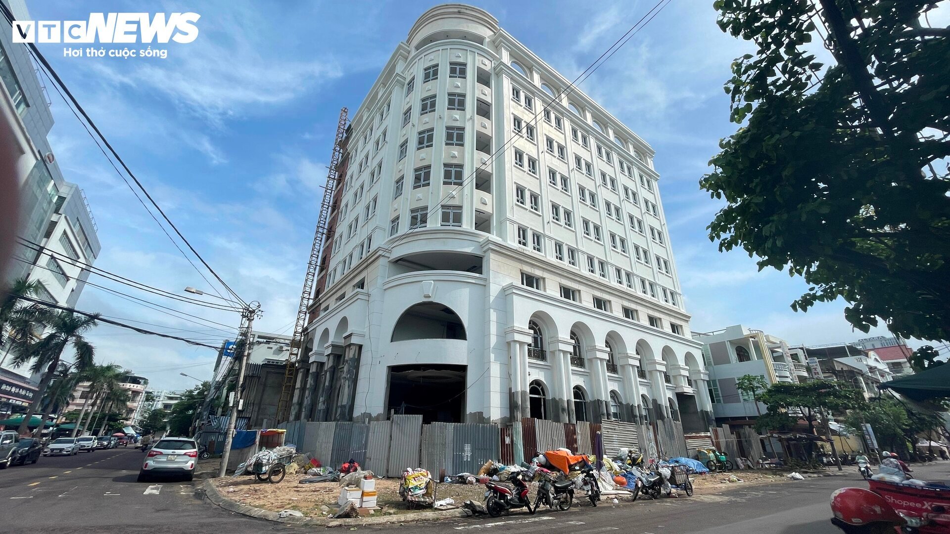Tòa nhà trăm tỷ, xây gần 10 năm chưa xong của nữ giám đốc vừa bị bắt ở Bình Định - Ảnh 9.