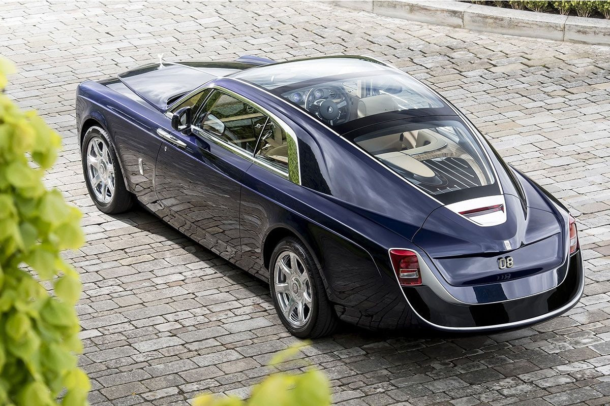 rolls-royce-1698998878416-16989988786261071926198.jpg
