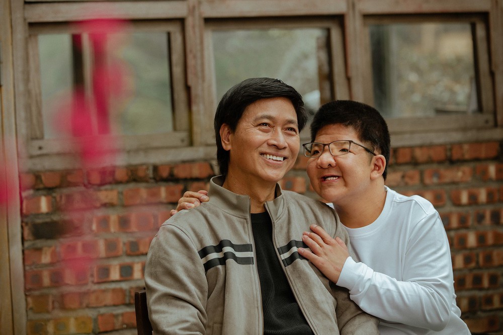 Nghệ sĩ Quốc Tuấn: Tuổi 62 sống bình dị, kiên cường, hạnh phúc mỉm cười sau 20 năm chữa bệnh cho con - Ảnh 2.
