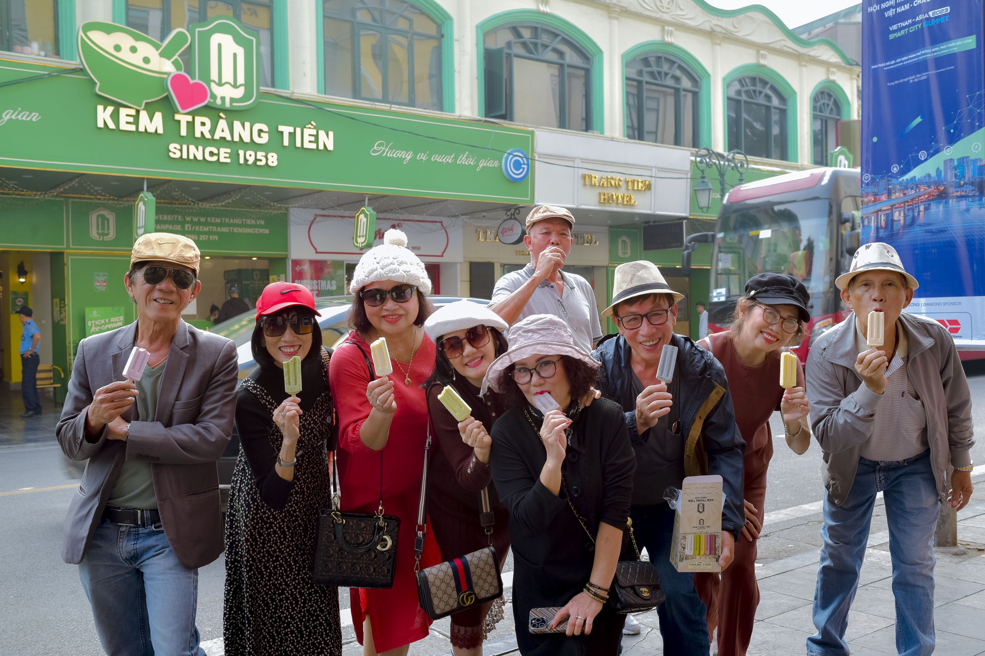 2 tuyến phố Việt có giá thuê đắt đỏ bậc nhất thế giới: Tràn ngập thời trang cao cấp, khách sạn 5 sao và … kem - Ảnh 12.