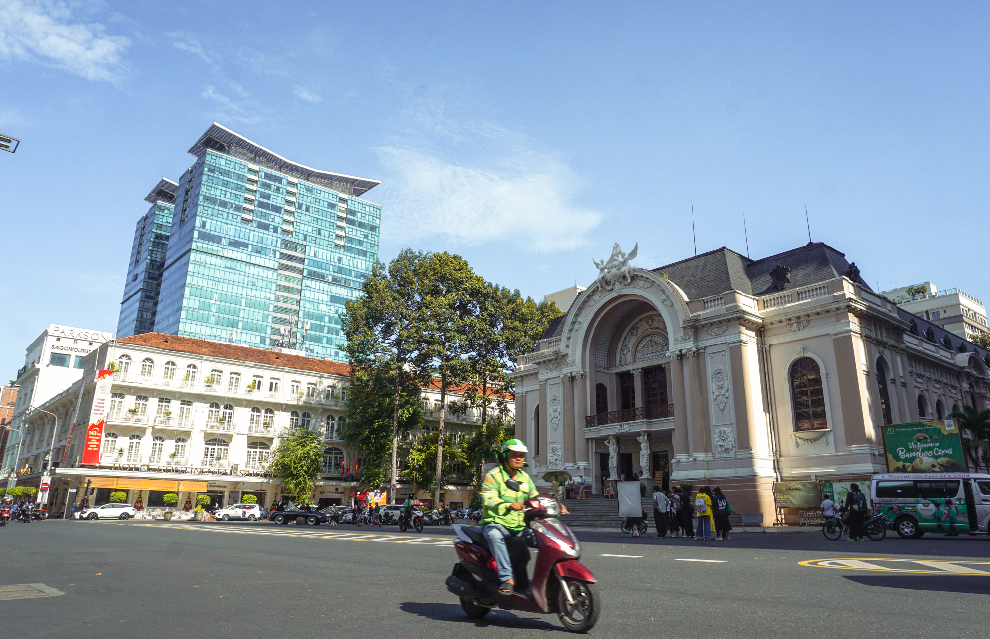 2 tuyến phố Việt có giá thuê đắt đỏ bậc nhất thế giới: Tràn ngập thời trang cao cấp, khách sạn 5 sao và … kem - Ảnh 2.