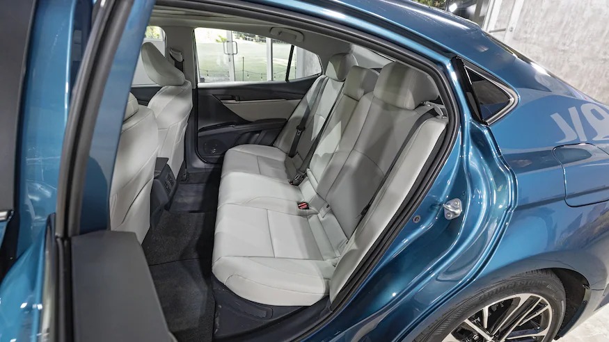 Đánh giá nội thất Toyota Camry đời mới đầu tiên xuất hiện - Ảnh 5.