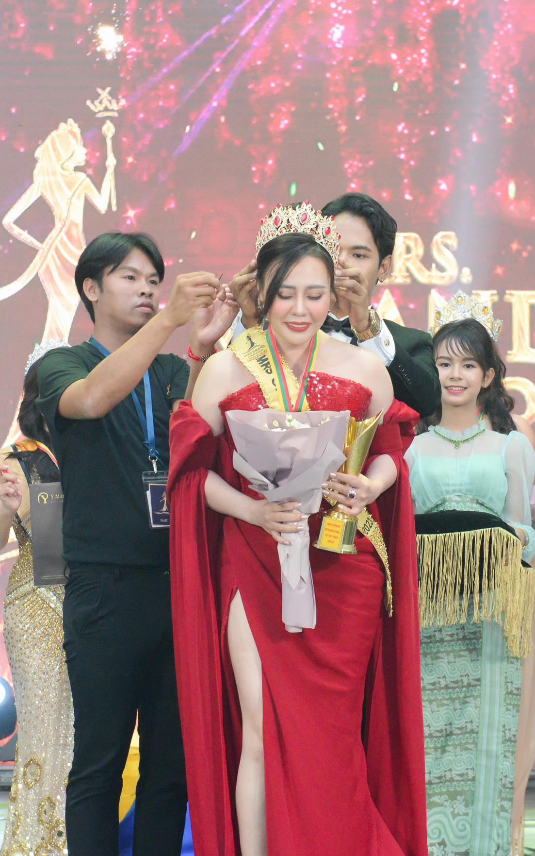 Người đẹp “đặc biệt” giữ vương miện lâu nhất của Mrs Grand International: Nhan sắc ngày càng thăng hạng - Ảnh 2.