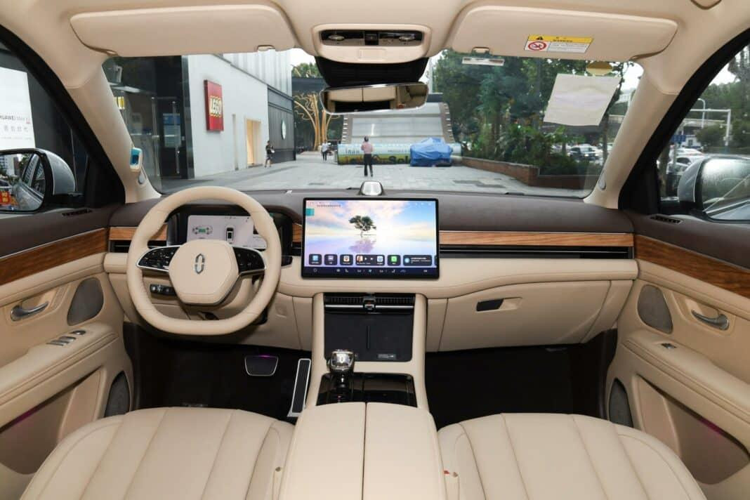 Mẫu SUV gà đẻ trứng vàng của &quot;ông trùm công nghệ&quot; Huawei bán chạy không tưởng 100.000 đơn hàng chỉ sau hơn 2 tháng ra mắt - Ảnh 4.