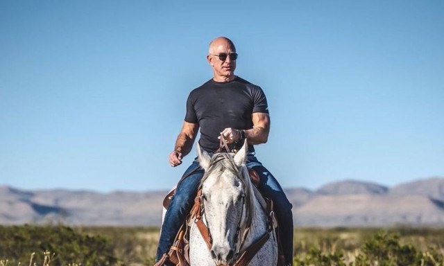 59 tuổi, tỷ phú Jeff Bezos dẫn đầu trào lưu "phú ông cơ bắp" bởi thân hình đẹp như Vin Diesel: Bí quyết rất đơn giản, người thành công vẫn phải ngủ đủ 8 giờ