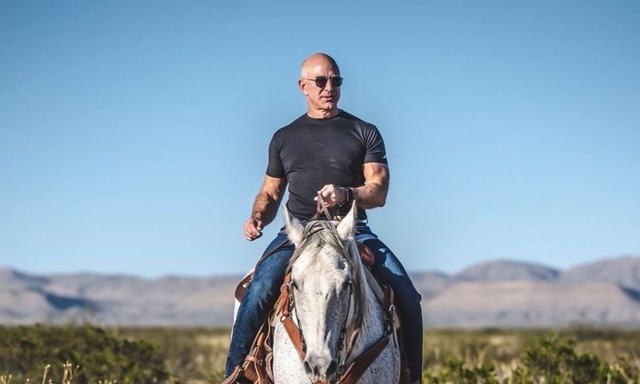 59 tuổi, tỷ phú Jeff Bezos dẫn đầu trào lưu "phú ông cơ bắp" bởi thân hình đẹp như Vin Diesel: Bí quyết rất đơn giản, người thành công vẫn phải ngủ đủ 8 giờ - Ảnh 3.