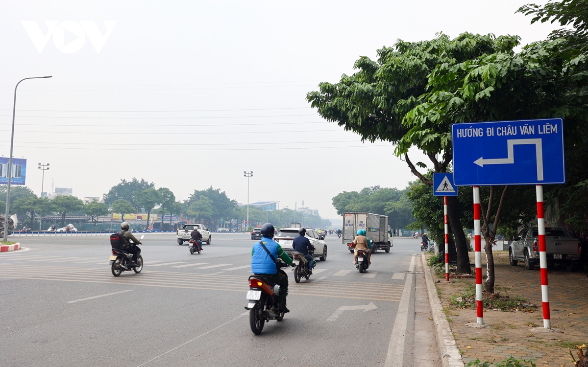 Nút giao không đèn đỏ đầu tiên ở Hà Nội sau 1 năm thí điểm - Ảnh 4.