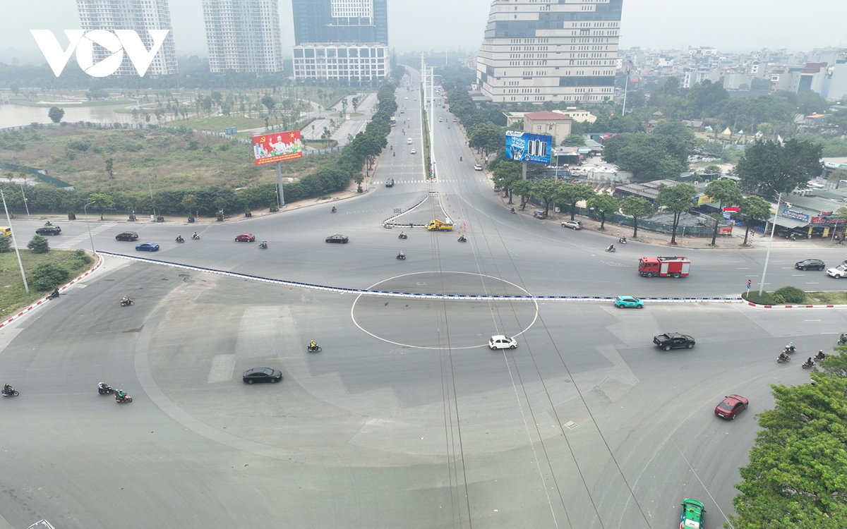 Nút giao không đèn đỏ đầu tiên ở Hà Nội sau 1 năm thí điểm - Ảnh 2.