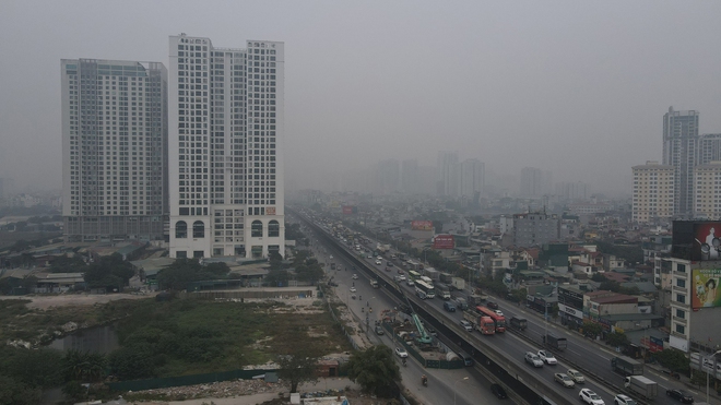 Người dân Thủ đô khó thở, nhức mắt khi ra đường trong ngày không khí ô nhiễm tệ thứ 3 thế giới - Ảnh 10.