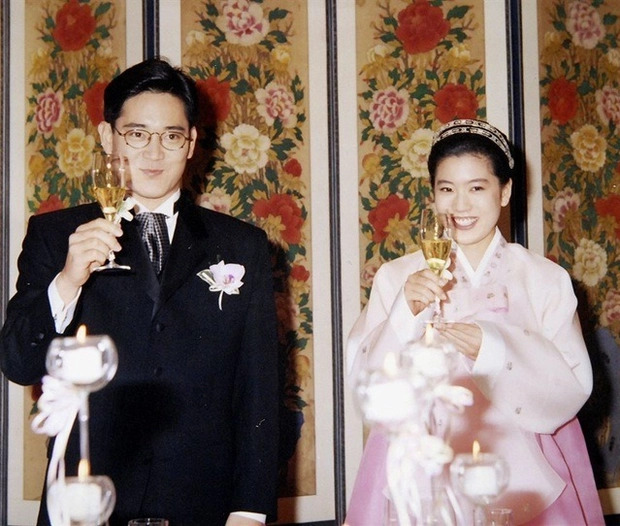 Tài tử Lee Jung Jae giúp bạn gái tài phiệt thu lợi tận 601 tỷ, chỉ nhờ bức ảnh chụp cùng 1 nhân vật cấp cao - Ảnh 4.