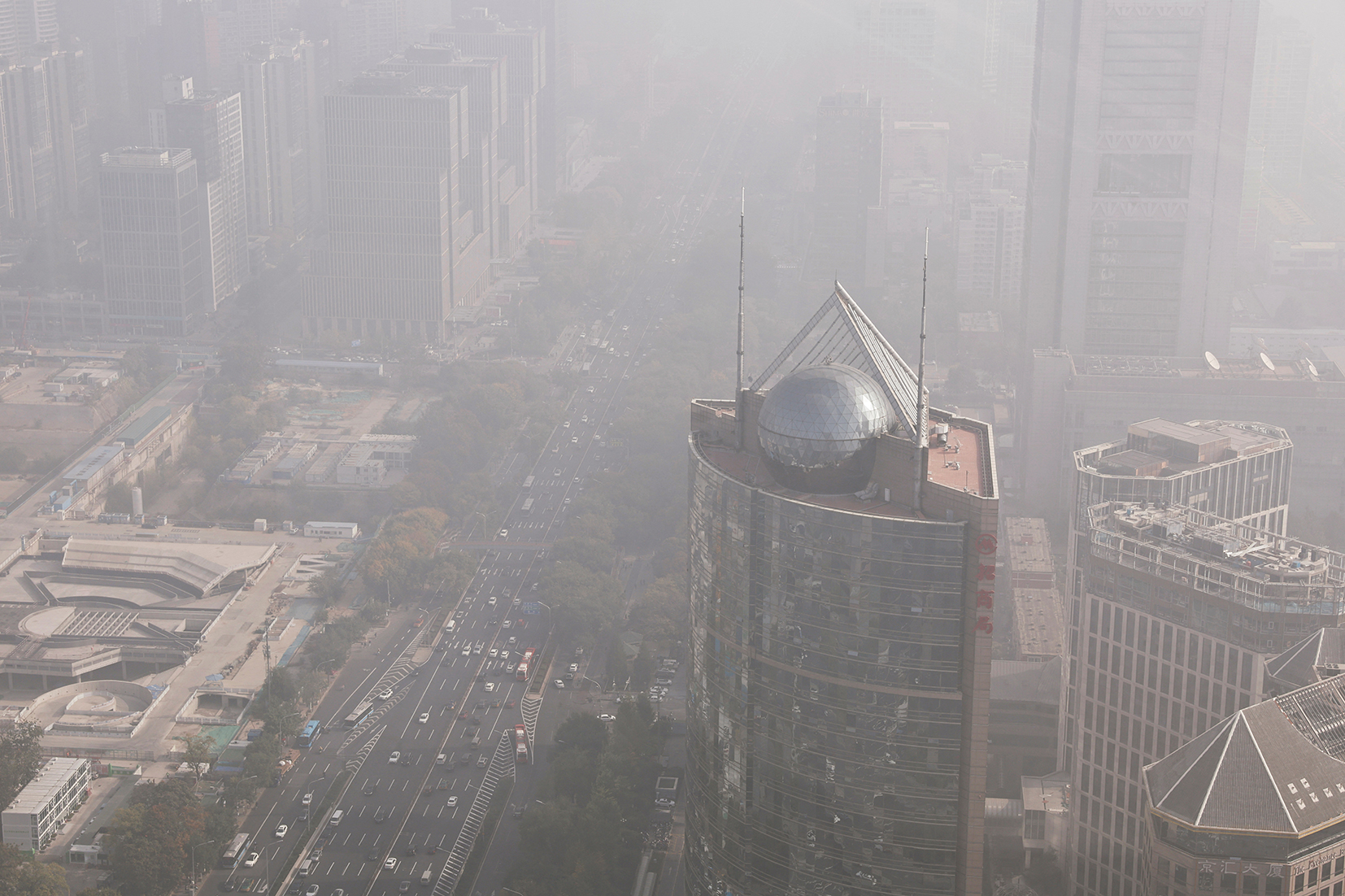 Châu Á hứng lạnh giá, sương mù ô nhiễm - Ảnh 1.
