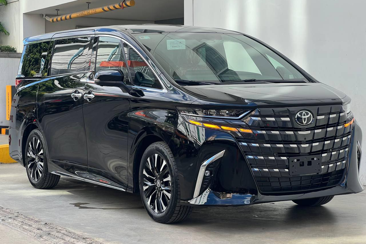 Toyota Alphard 2024 bán tại Việt Nam tháng này: Giá dự kiến hơn 4,3 tỷ, nội thất hiện đại, tối ưu hơn cho 'chủ tịch' - Ảnh 1.