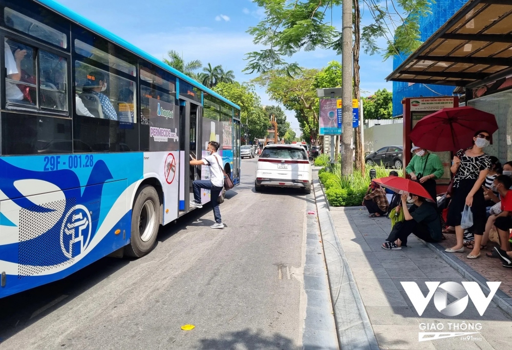 Vì sao Hà Nội đề xuất tăng giá vé xe buýt? - Ảnh 1.