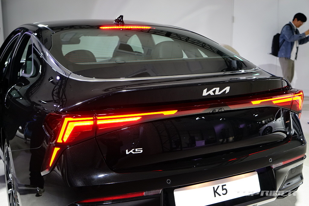 Ảnh thực tế Kia K5 vừa ra mắt tại Hàn Quốc - Ảnh 7.