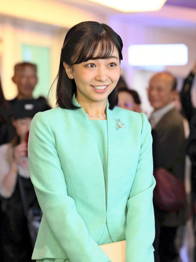 Công chúa &quot;xinh đẹp nhất Nhật Bản&quot; một mình xuất hiện trong chuyến công du nước ngoài, được khen hết lời bởi chi tiết cực tinh tế - Ảnh 1.