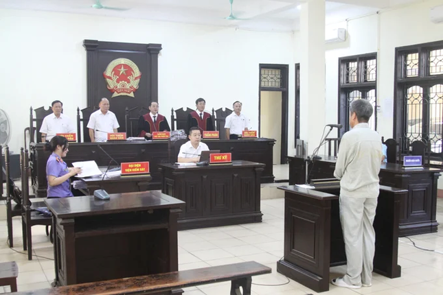 Nhận hối lộ 2,1 tỷ của Cty Việt Á, cựu phó giám đốc trung tâm xét nghiệm ở Phú Thọ lĩnh 8 năm tù - Ảnh 1.