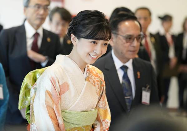 Công chúa &quot;xinh đẹp nhất Nhật Bản&quot; một mình xuất hiện trong chuyến công du nước ngoài, được khen hết lời bởi chi tiết cực tinh tế - Ảnh 2.