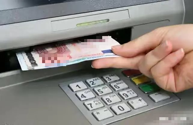 Rút tiền tại cây ATM nhưng bị ‘nuốt’ thẻ, chưa đầy 1 giờ đồng hồ, người đàn ông bị mất trắng 3 tỷ đồng: ngân hàng từ chối chịu trách nhiệm, tòa án phải vào cuộc - Ảnh 2.