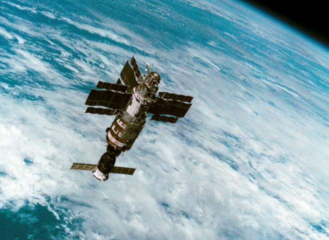 Cách phi hành gia Liên Xô ‘cứu’ nhân loại khỏi trạm không gian 'chết' rơi xuống Trái đất - Ảnh 1.