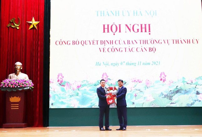 Thành ủy Hà Nội trao quyết định điều động cán bộ - Ảnh 2.