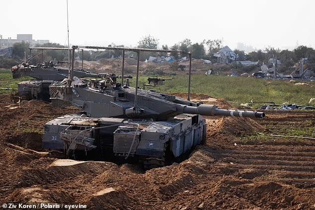 Hình ảnh đặc biệt về bộ binh Israel bên trong Gaza - Ảnh 3.
