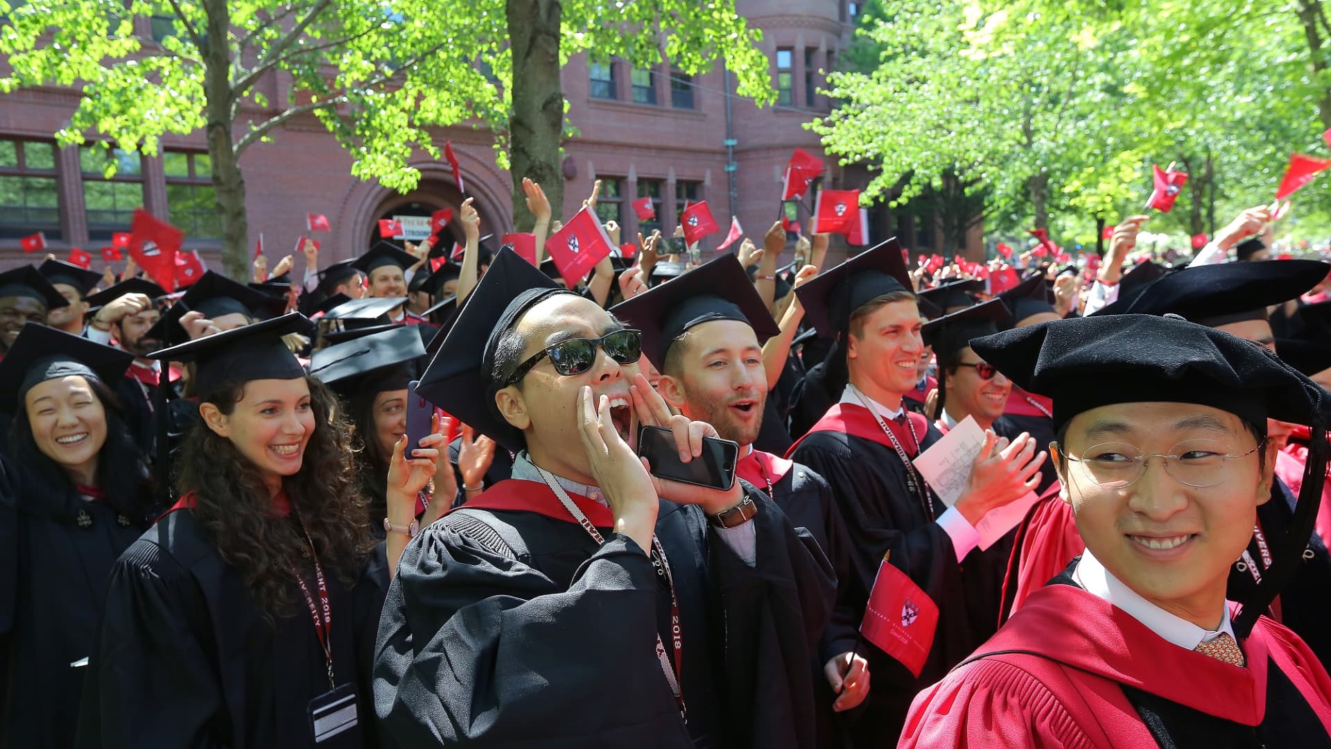 Nghi vấn Đại học Harvard có cửa sau cho con nhà giàu &quot;học dốt&quot;, là suất cực VIP, mỗi năm chỉ có 60 sinh viên - Ảnh 2.