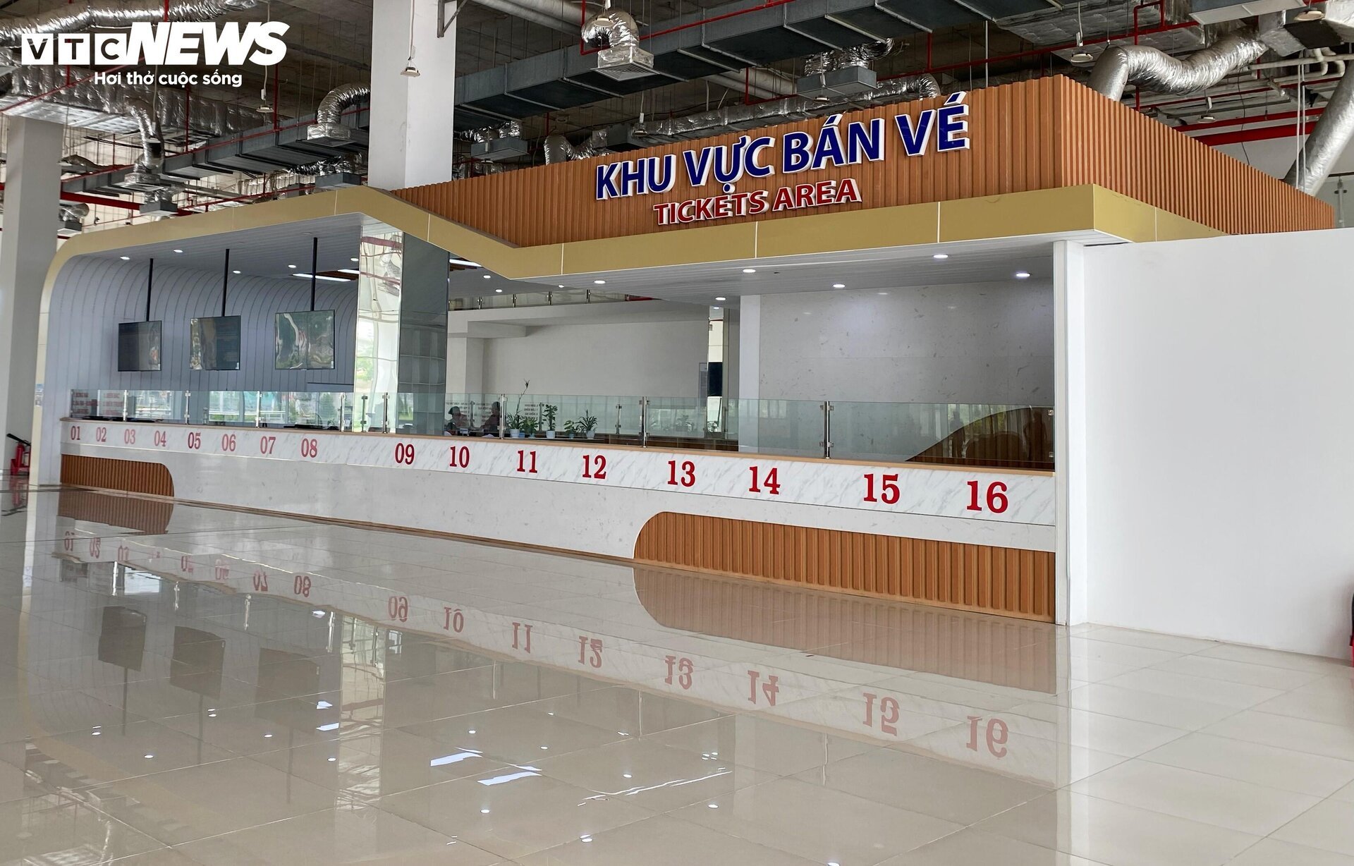 Bến xe hiện đại nhất Việt Nam vắng như 'chùa Bà Đanh' - Ảnh 10.