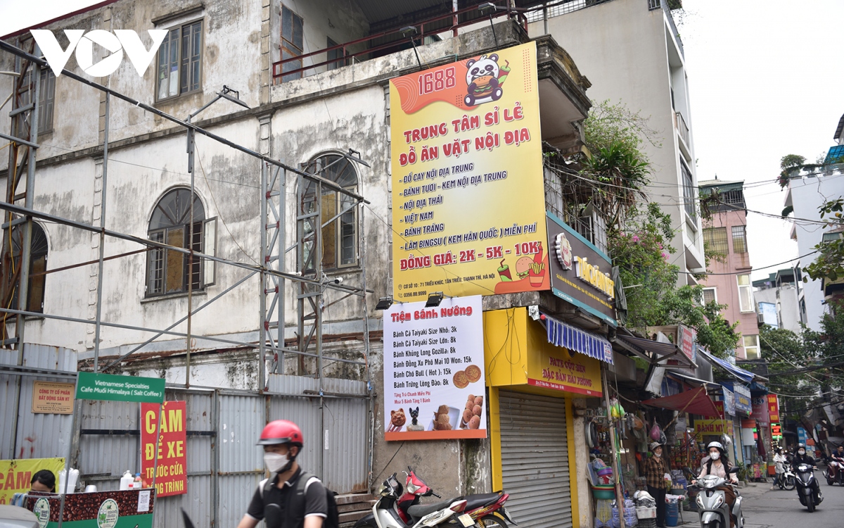 Cột điện, trạm biến áp ở Hà Nội “gánh còng lưng” biển quảng cáo, rao vặt - Ảnh 15.