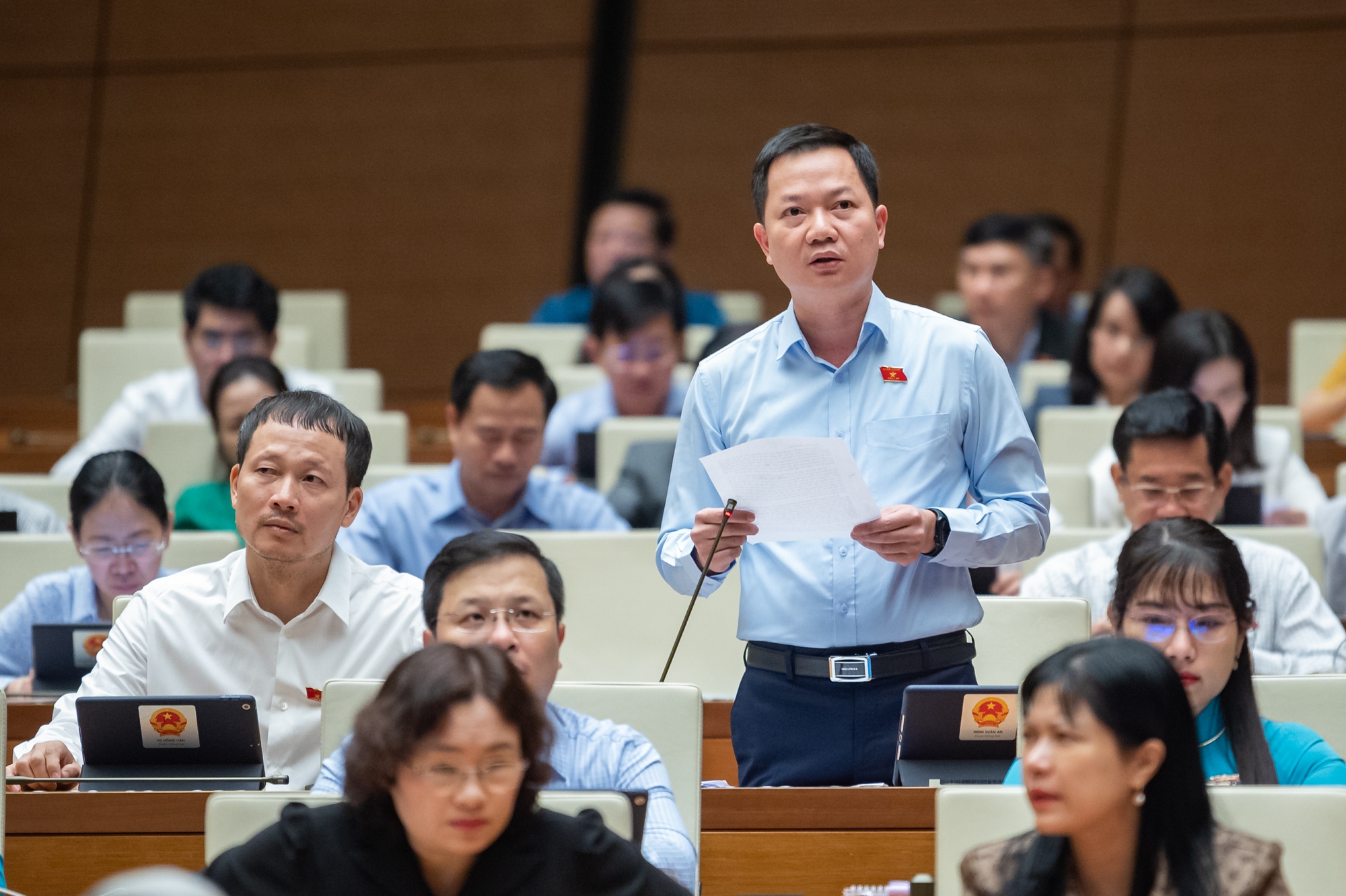 Tranh luận về phát biểu của Bộ trưởng Nguyễn Văn Hùng về phim Đất rừng phương Nam - Ảnh 1.