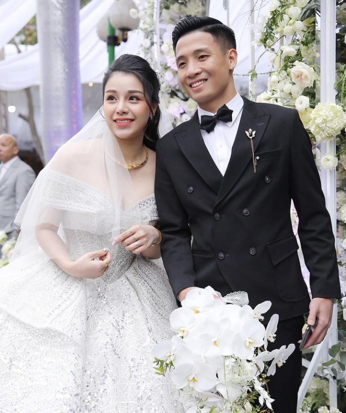Váy cưới cô dâu,váy cươi bồng xoè,váy cưới công chúa tay dài | Shopee Việt  Nam