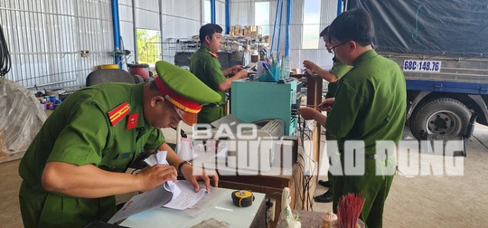 NÓNG: Bắt tạm giam một cán bộ đăng kiểm ở Kiên Giang - Ảnh 4.