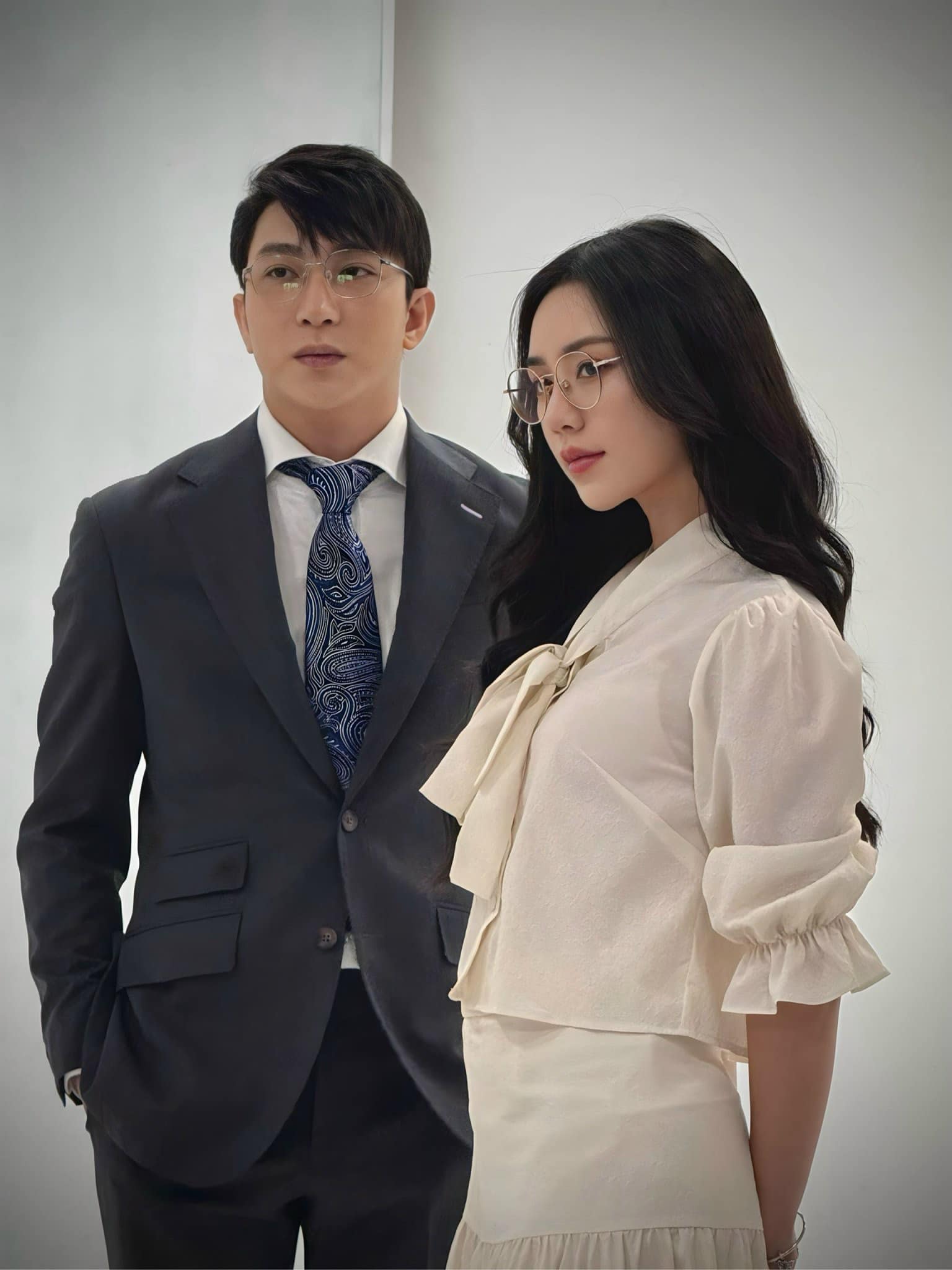Một gia đình phim VTV gây sốt vì bố mẹ đẹp ngang diễn viên Hàn, con gái xinh như thiên thần - Ảnh 2.