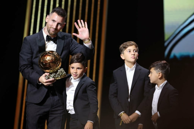 Bà xã đăng ảnh &quot;tình bể bình&quot; với Messi, chỉ một hành động nhỏ cũng biết chu đáo đến mức nào - Ảnh 2.