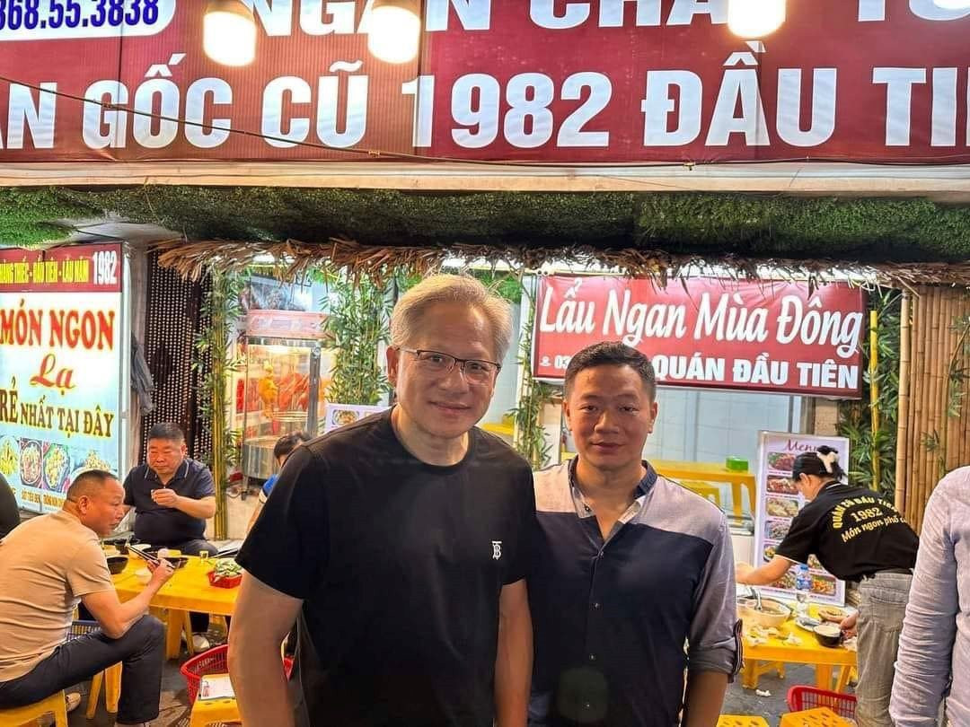 CEO VNG cùng CEO Tập đoàn chip hơn 1.000 tỷ USD của Mỹ  đi ăn uống tại quán vỉa hè Hà Nội - Ảnh 1.