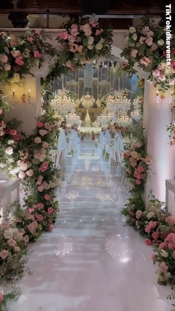 Choáng với đám cưới tại tòa thị chính Australia: Trang hoàng với 15.000 bông hồng, chỉ riêng bánh cưới cũng tiêu tốn 290 triệu- Ảnh 5.