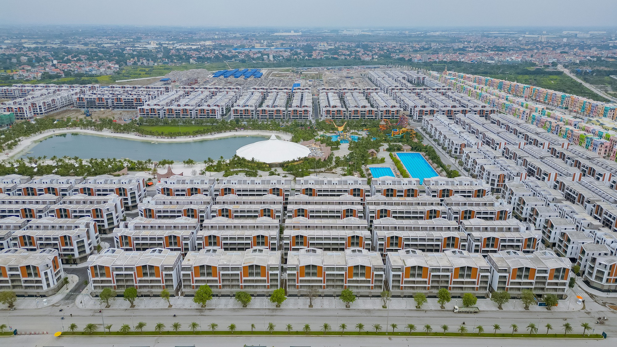 Huyện thu ngân sách cao nhất Việt Nam - Ảnh 4.