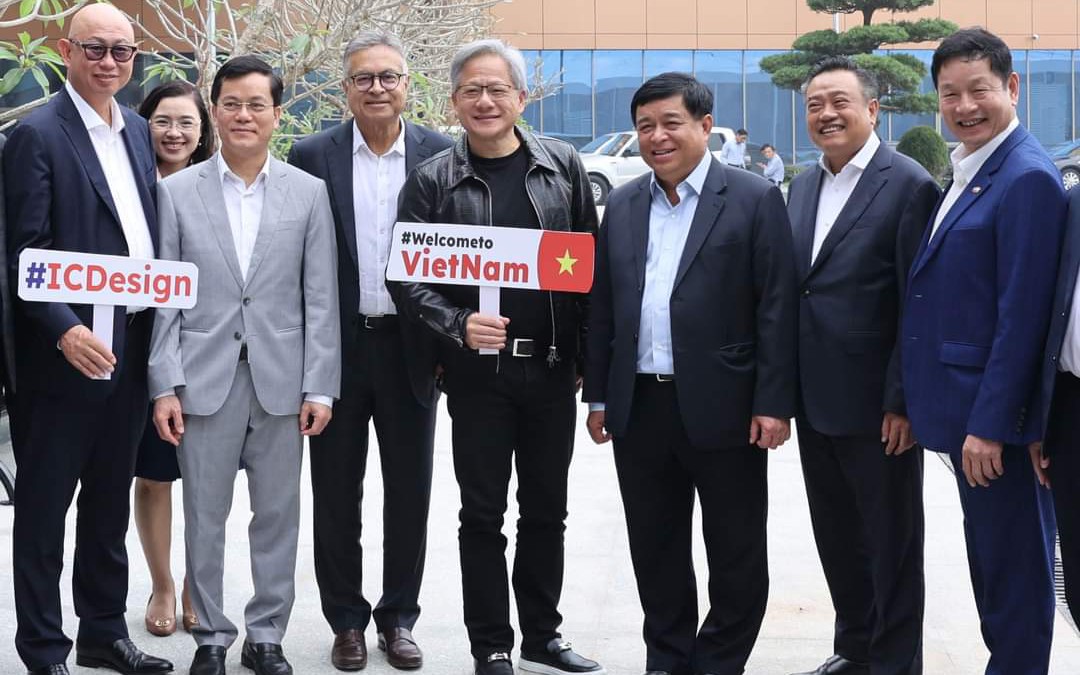 Chủ tịch FPT Trương Gia Bình muốn cùng NVIDIA đưa Việt Nam thành cứ điểm AI và bán dẫn