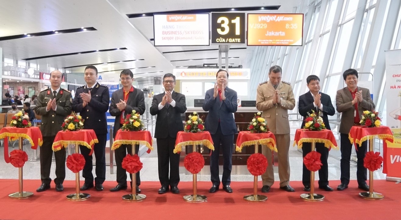 Vietjet khai trương thêm đường bay kết nối Việt Nam với Jakarta, Busan - Ảnh 2.