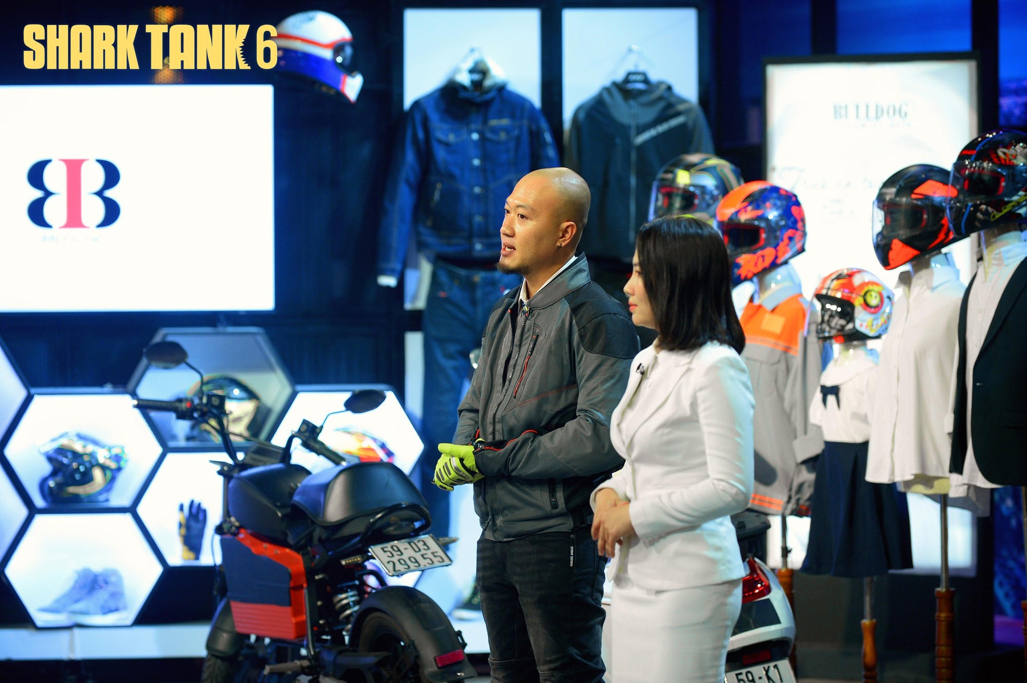 Chủ thương hiệu mũ bảo hiểm Eagle, Bulldog lên Shark Tank gọi vốn: Bán mũ giá 20 triệu đồng/chiếc, mỗi tháng lời 1 tỷ bất chấp Covid lẫn suy thoái - Ảnh 3. Chủ thương hiệu mũ bảo hiểm Eagle, Bulldog lên Shark Tank gọi vốn: Bán mũ giá 20 triệu đồng/chiếc, mỗi tháng lời 1 tỷ bất chấp Covid lẫn suy thoái - Ảnh 3.