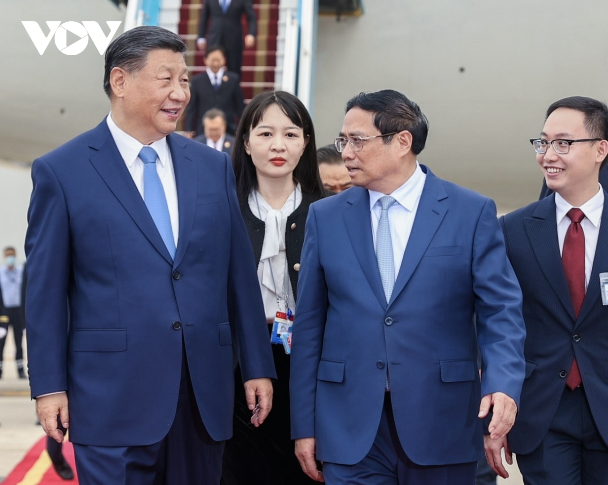 Thủ tướng Phạm Minh Chính đón Tổng Bí thư, Chủ tịch Trung Quốc Tập Cận Bình tại sân bay Nội Bài - Ảnh 8.