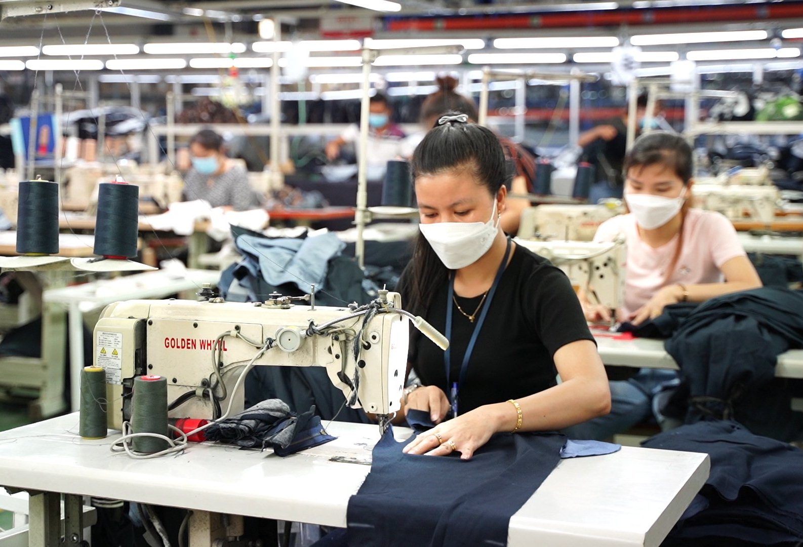 Những ngành dễ mất việc nhất trong "làn sóng sa thải": Bất động sản, xây dựng chưa phải số 1! - Ảnh 1.