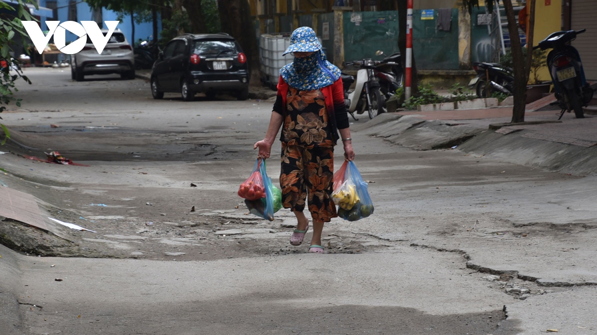 Đường trong Khu đô thị Đền Lừ xuống cấp hư hỏng, người dân mong sớm cải tạo - Ảnh 11.