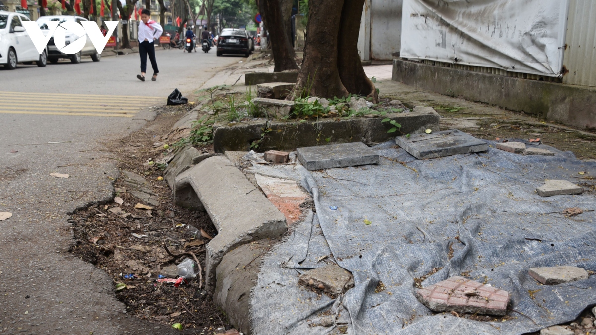 Đường trong Khu đô thị Đền Lừ xuống cấp hư hỏng, người dân mong sớm cải tạo - Ảnh 6.