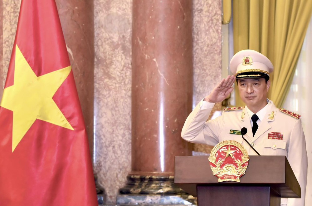 Chủ tịch nước trao quyết định thăng cấp bậc hàm Thượng tướng cho Thứ trưởng Bộ Công an Nguyễn Duy Ngọc - Ảnh 2.