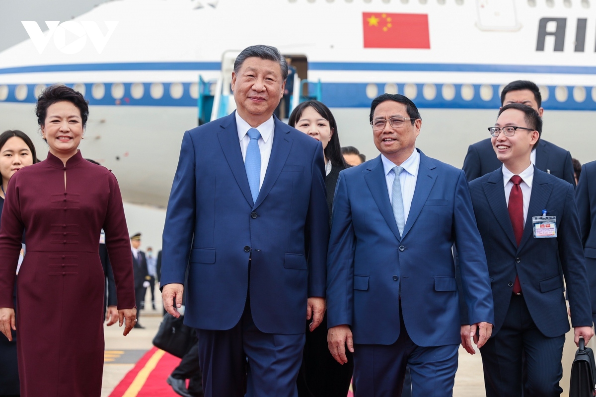 Thủ tướng Phạm Minh Chính đón Tổng Bí thư, Chủ tịch Trung Quốc Tập Cận Bình tại sân bay Nội Bài - Ảnh 7.