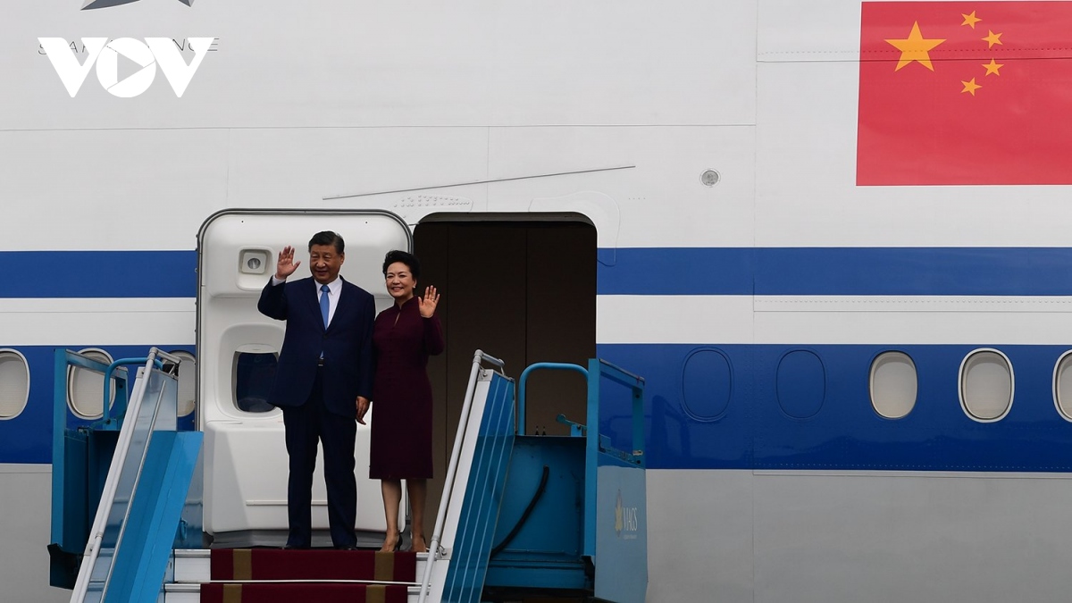 Thủ tướng Phạm Minh Chính đón Tổng Bí thư, Chủ tịch Trung Quốc Tập Cận Bình tại sân bay Nội Bài - Ảnh 3.
