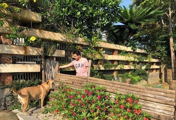 3 căn biệt thự bề thế và cuộc sống điền viên của "ông hoàng nhạc đỏ" Trọng Tấn bên bà xã tài giỏi - Ảnh 5.